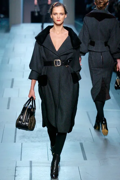 Look 10